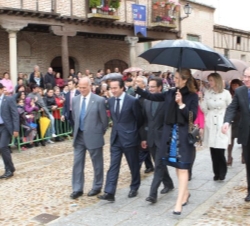 La Infanta Doña Elena se dirige a la Iglesia de San Martín durante la inauguración de la exposición Las Edades del Hombre